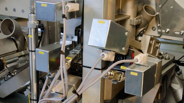 Multifunction cutter unit with 4 NC servo-axes Multifunction cutter unit with 4 NC servo-axes