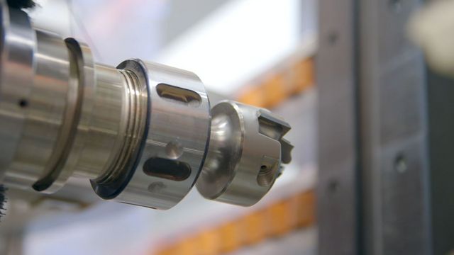 Powerful 6.5 kW HSK spindle Complete machining on all 4 workpiece edges and surface