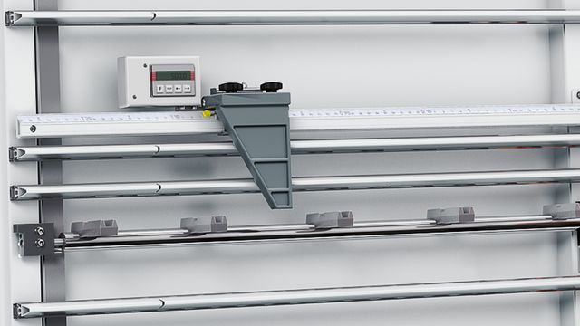 Digital dimension display for setting the length in vertical section. Digital dimension display for setting the length in vertical section.
