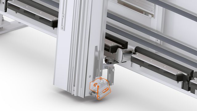 Saw bar above with pneumatic locking, can be operated by the control panel at the press of a button. Saw bar above with pneumatic locking, can be operated by the control panel at the press of a button.